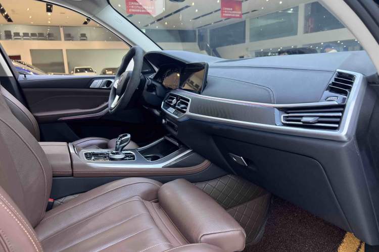 Used BMW X7 2022 xDrive40i Luxury Package with Leading Features Interior 8