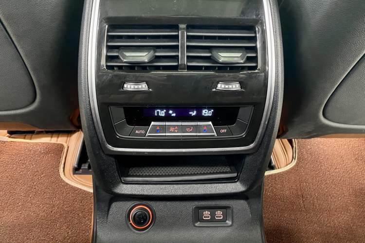 Used BMW X7 2022 xDrive40i Luxury M Sport Package Interior 9