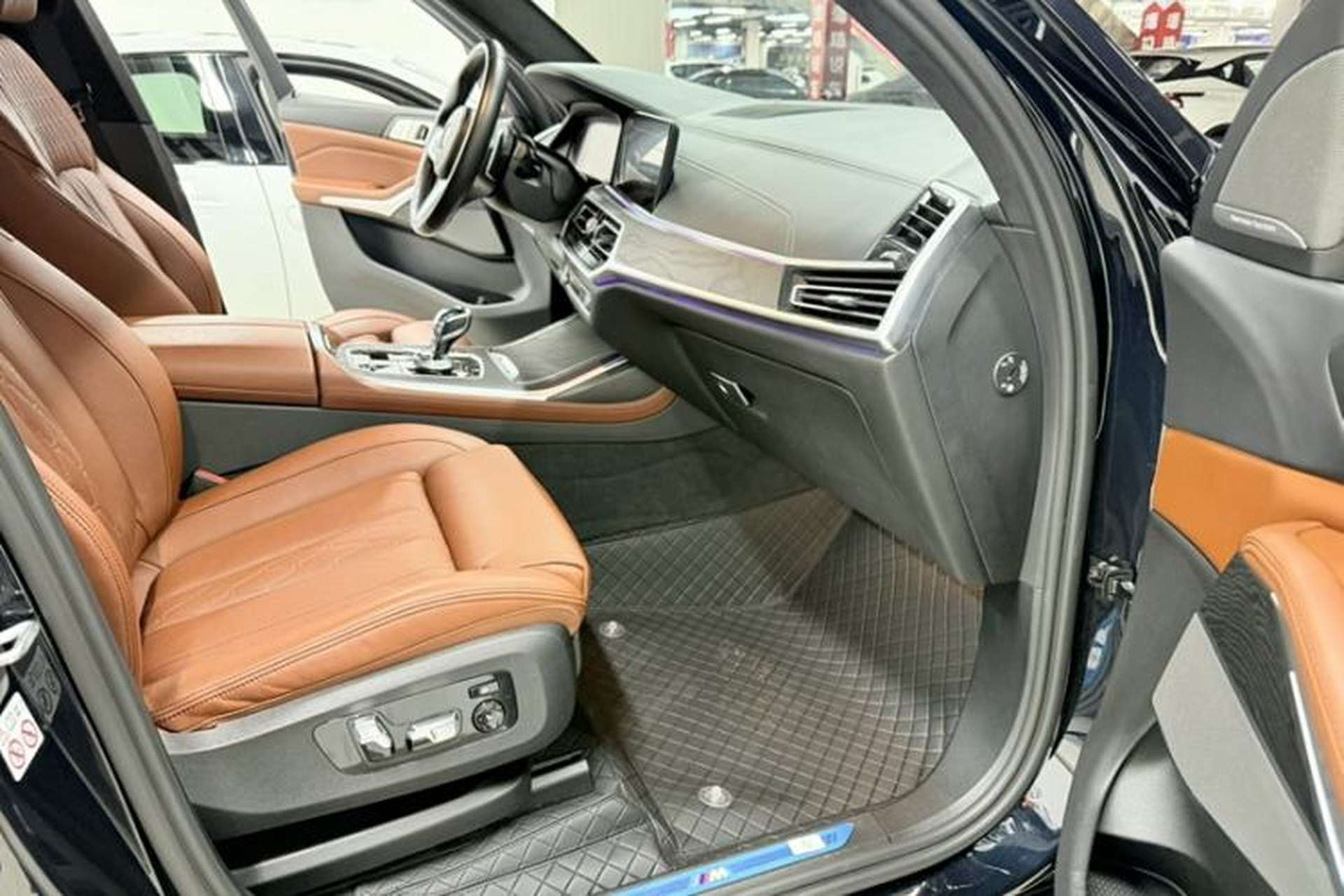 Used BMW X7 2022 xDrive40i Luxury M Sport Package Interior 9
