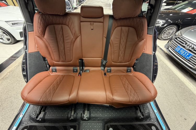 Used BMW X7 2022 xDrive40i Luxury M Sport Package Interior 9