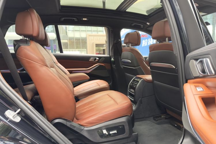 Used BMW X7 2022 xDrive40i Luxury M Sport Package Interior 9