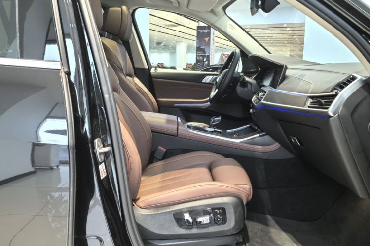 Used BMW X7 2022 xDrive40i Luxury Package with Leading Features Interior 9