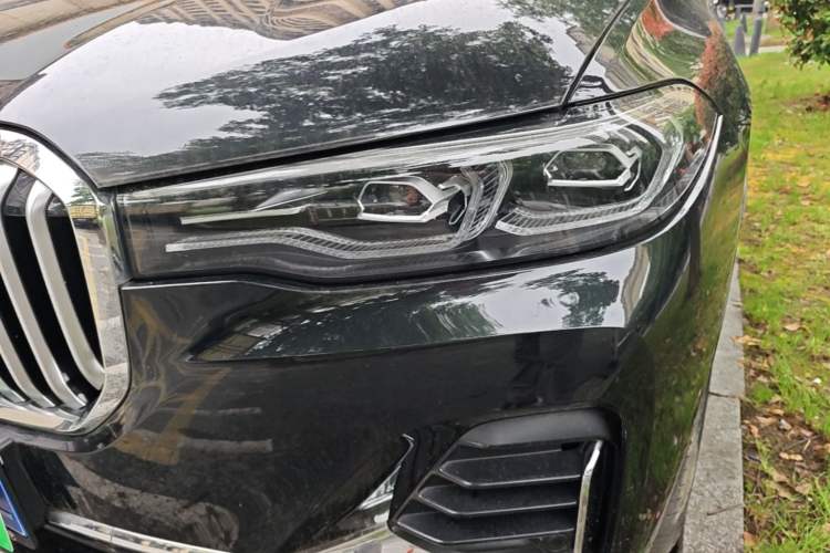 Used BMW X7 2022 xDrive40i Luxury Package with Leading Features Left Front Headlight