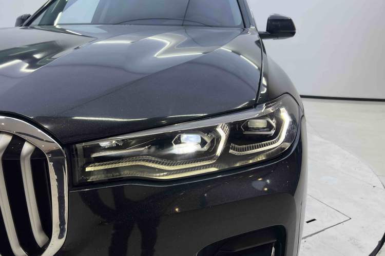 Used BMW X7 2022 xDrive40i Luxury Package with Leading Features Left Front Headlight