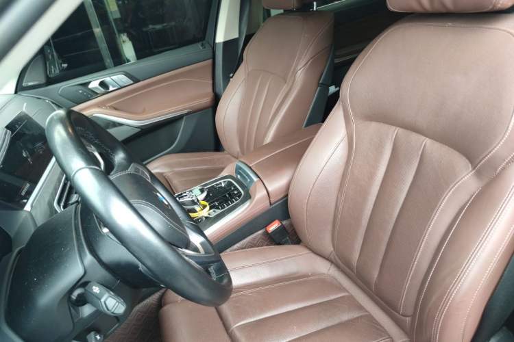 Used BMW X7 2022 xDrive40i Luxury Package with Leading Features Left Front Seat