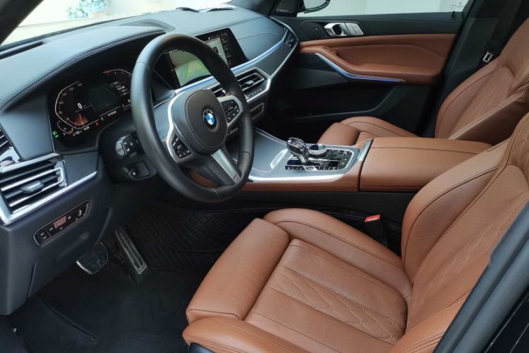 Used BMW X7 2022 xDrive40i Luxury M Sport Package Left Front Seat