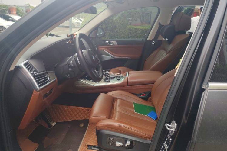 Used BMW X7 2022 xDrive40i Executive M Sport Package Left Front Seat
