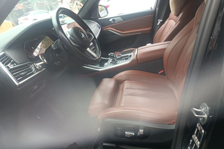 Used BMW X7 2022 xDrive40i Luxury M Sport Package Left Front Seat
