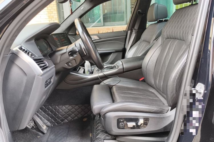 Used BMW X7 2022 xDrive40i Luxury M Sport Package Left Front Seat