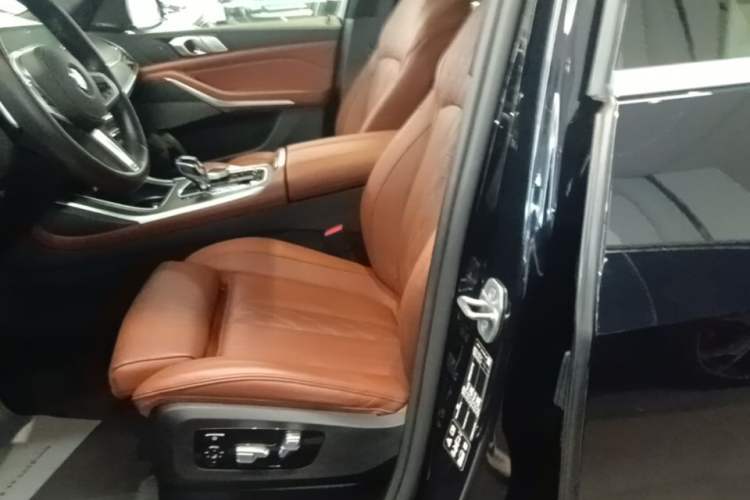 Used BMW X7 2022 xDrive40i Luxury M Sport Package Left Front Seat