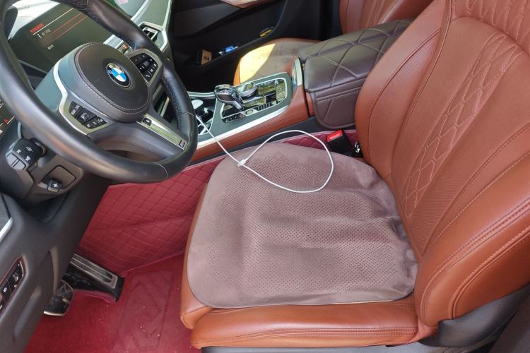Used BMW X7 2022 xDrive40i Luxury Package with Leading Features Left Front Seat
