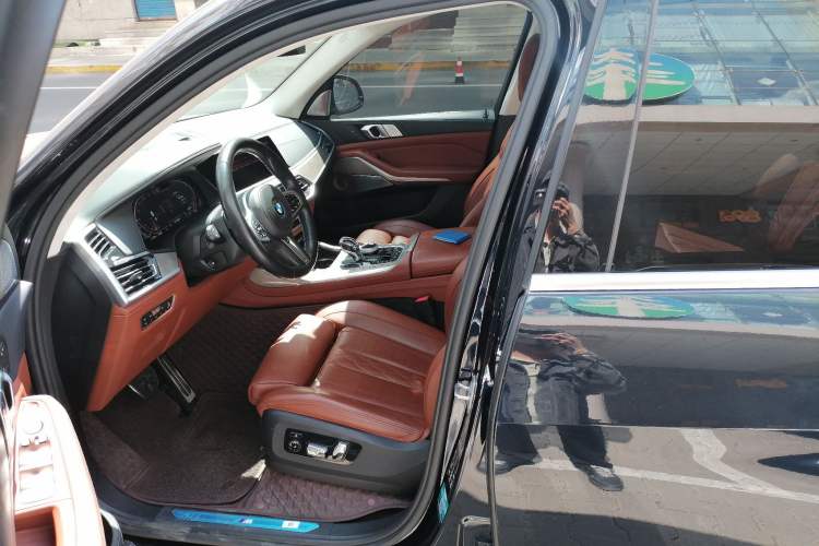 Used BMW X7 2022 xDrive40i Executive M Sport Package Left Front Seat