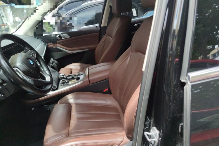 Used BMW X7 2022 xDrive40i Luxury Package with Leading Features Left Front Seat