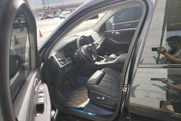 Used BMW X7  Left Front Seat