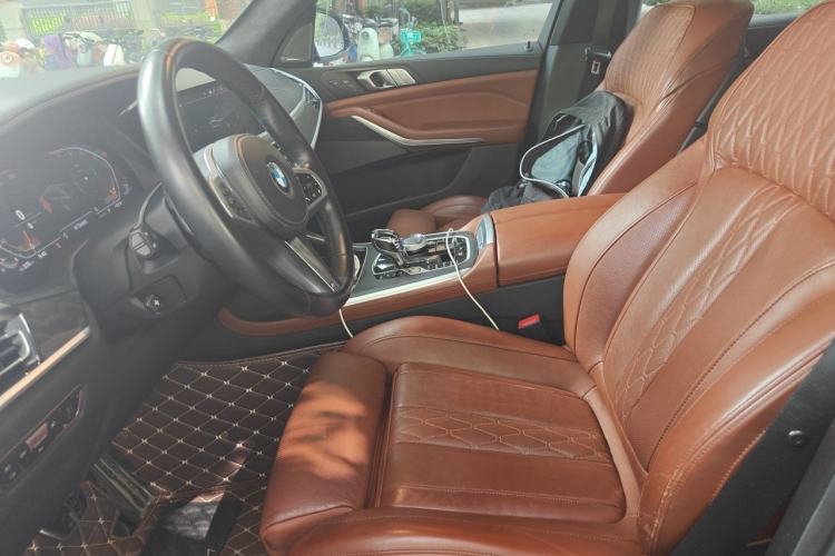 Used BMW X7 2022 xDrive40i Luxury M Sport Package Left Front Seat