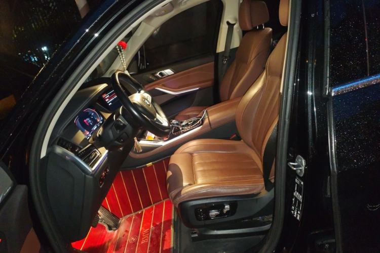 Used BMW X7 2022 xDrive40i Luxury Package with Leading Features Left Front Seat