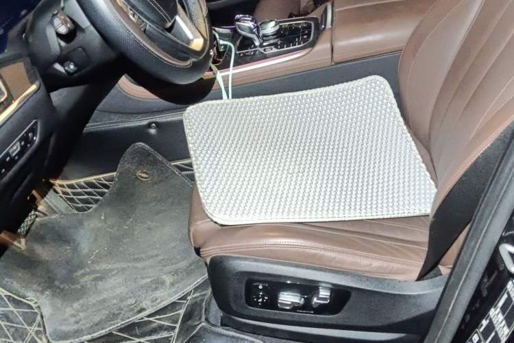 Used BMW X7 2022 xDrive40i Luxury Package with Leading Features Left Front Seat