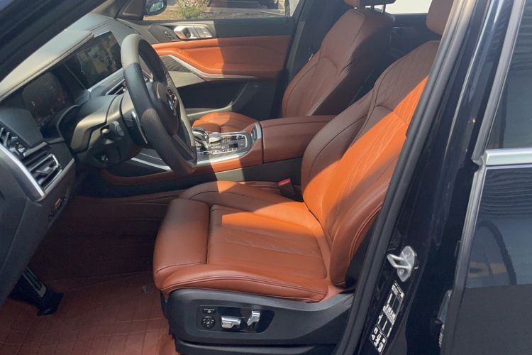 Used BMW X7 2022 xDrive40i Luxury M Sport Package Left Front Seat