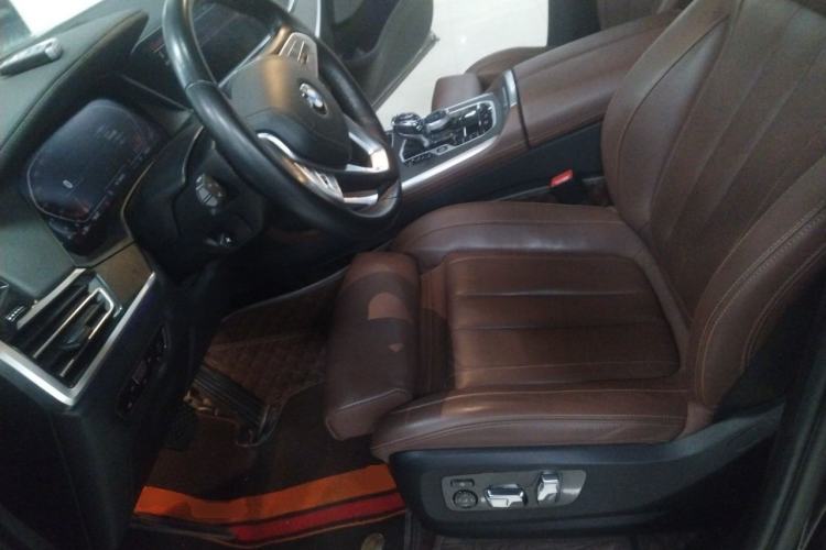 Used BMW X7 2022 xDrive40i Luxury Package with Leading Features Left Front Seat