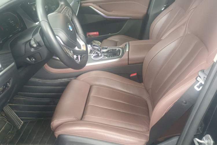 Used BMW X7 2022 xDrive40i Luxury Package with Leading Features Left Front Seat