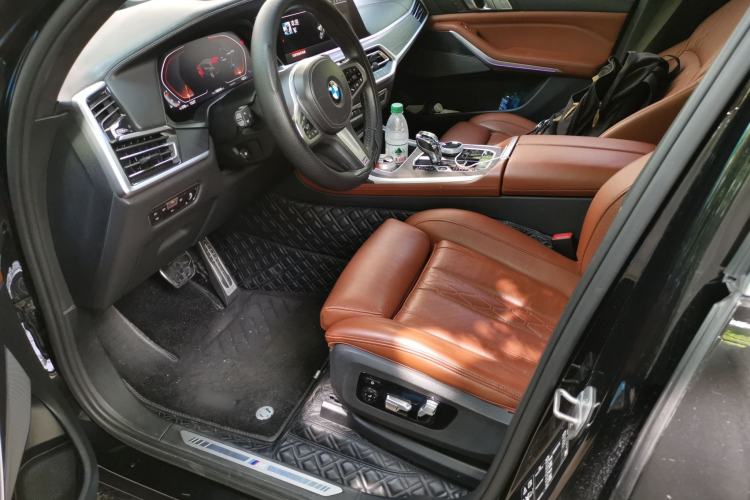 Used BMW X7 2022 xDrive40i Luxury M Sport Package Left Front Seat