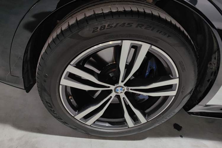 Used BMW X7 2022 xDrive40i Luxury M Sport Package Left Front Wheel Hub