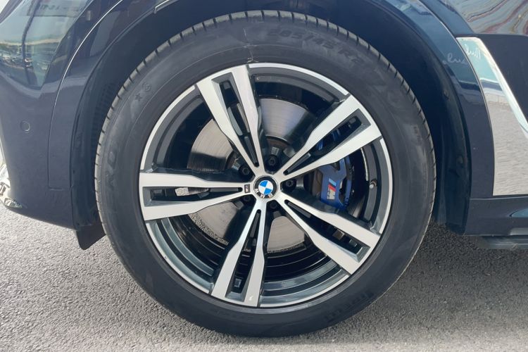 Used BMW X7 2022 xDrive40i Luxury M Sport Package Left Front Wheel Hub
