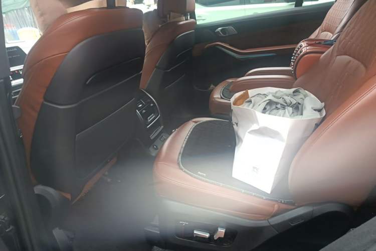 Used BMW X7 2022 xDrive40i Luxury M Sport Package Left Rear Seat