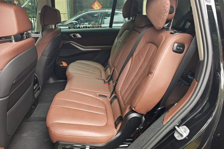 Used BMW X7 2022 xDrive40i Luxury Package with Leading Features Left Rear Seat