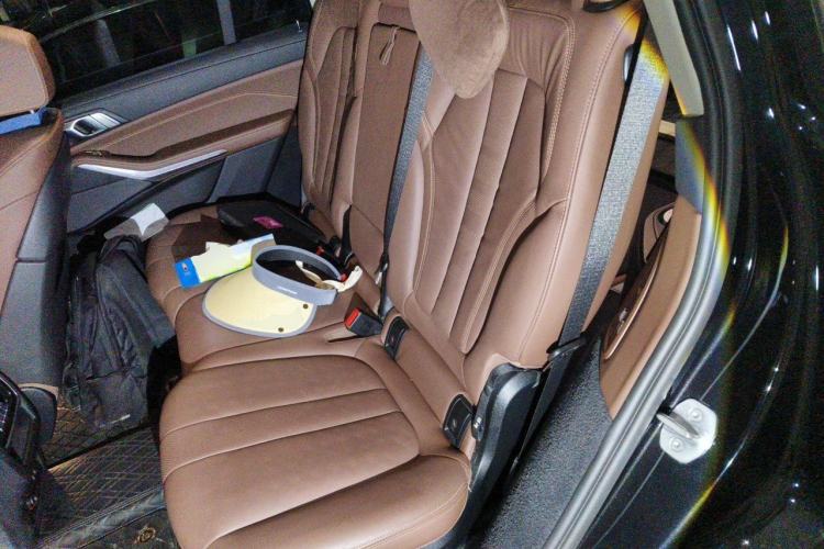 Used BMW X7 2022 xDrive40i Luxury Package with Leading Features Left Rear Seat