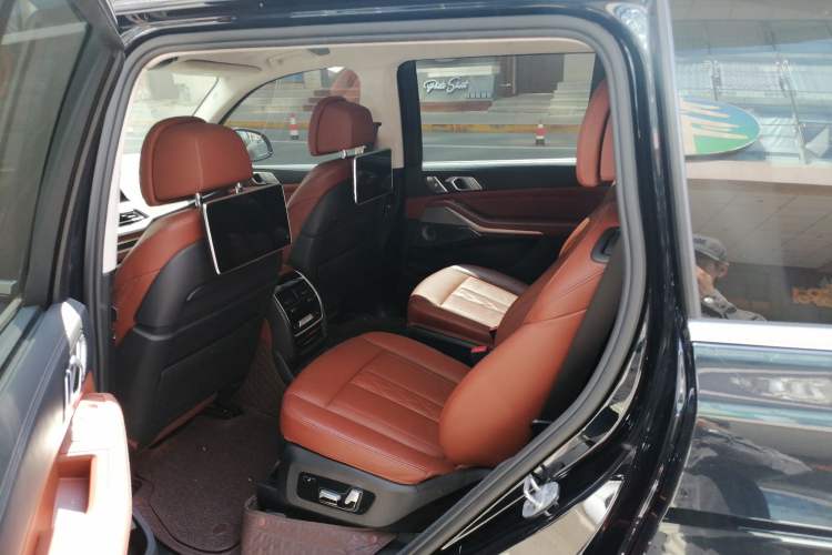 Used BMW X7 2022 xDrive40i Executive M Sport Package Left Rear Seat