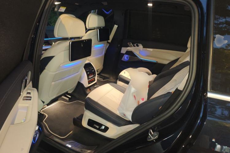Used BMW X7 2022 xDrive M50i Left Rear Seat