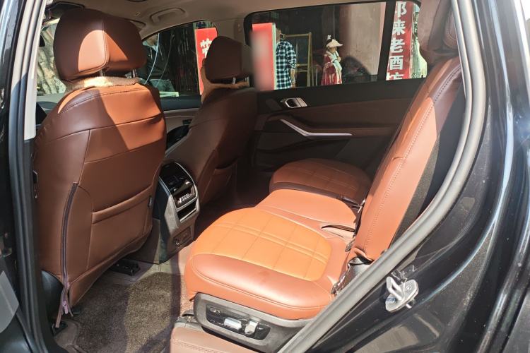 Used BMW X7 2022 xDrive40i Luxury Package with Leading Features Left Rear Seat