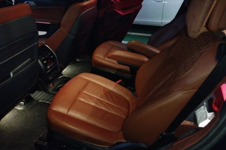 Used BMW X7 2022 xDrive40i Luxury M Sport Package Left Rear Seat