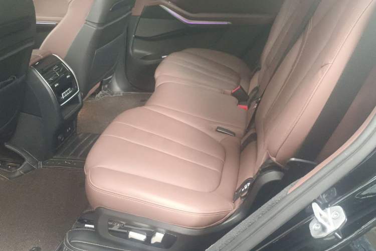 Used BMW X7 2022 xDrive40i Luxury Package with Leading Features Left Rear Seat