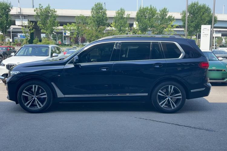 Used BMW X7 2022 xDrive40i Luxury M Sport Package Left Side