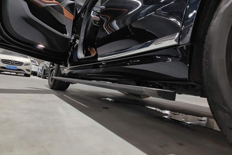 Used BMW X7 2022 xDrive40i Luxury M Sport Package Left Side Sill
