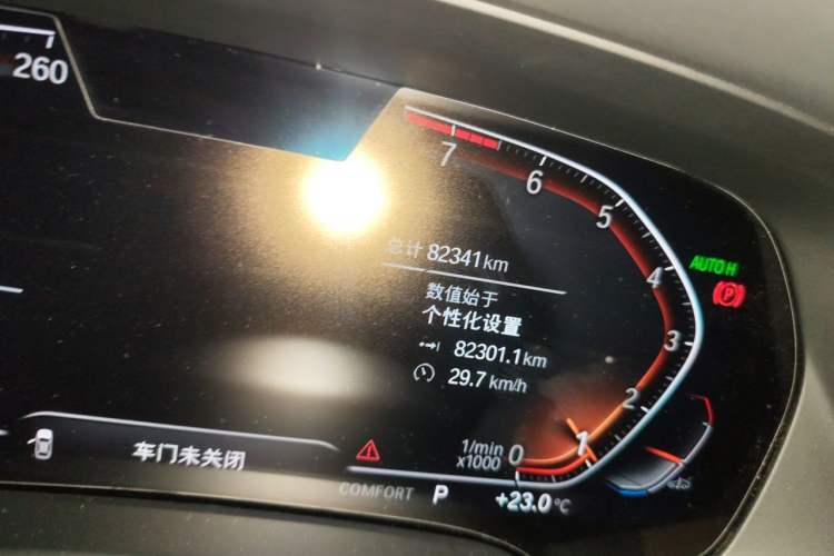 Used BMW X7 2022 xDrive40i Luxury Package with Leading Features Odometer Close Up