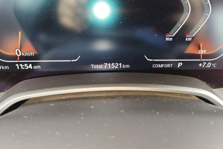 Used BMW X7 2022 xDrive40i Luxury Package with Leading Features Odometer Close Up