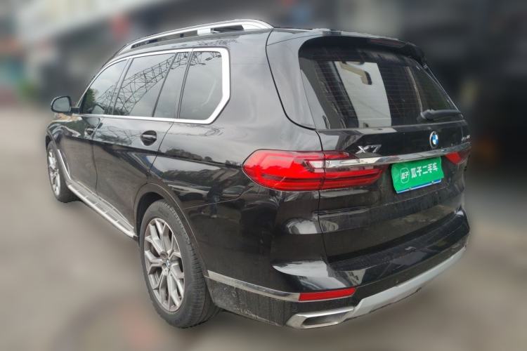 Used BMW X7 2022 xDrive40i Luxury Package with Leading Features Rear Left 45 Deg