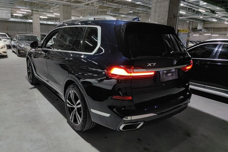 Used BMW X7 2022 xDrive40i Luxury M Sport Package Rear Left 45 Deg