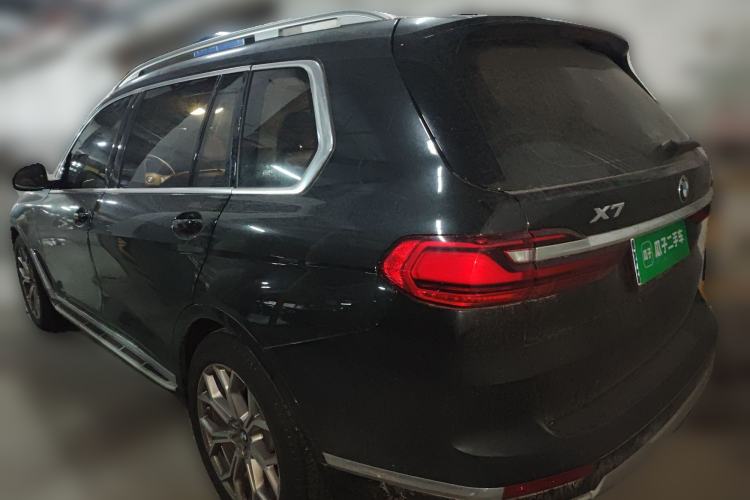 Used BMW X7 2022 xDrive40i Luxury Package with Leading Features Rear Left 45 Deg