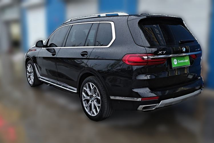 Used BMW X7 2022 xDrive40i Luxury Package with Leading Features Rear Left 45 Deg