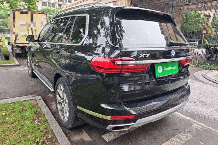 Used BMW X7 2022 xDrive40i Luxury Package with Leading Features Rear Left 45 Deg