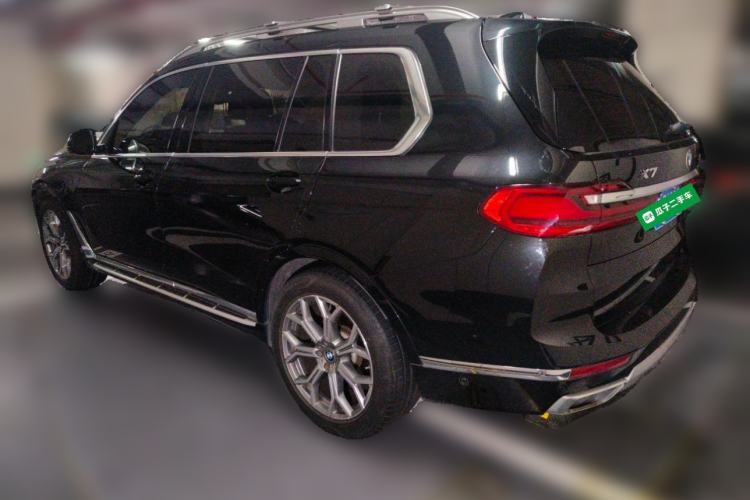 Used BMW X7 2022 xDrive40i Luxury Package with Leading Features Rear Left 45 Deg