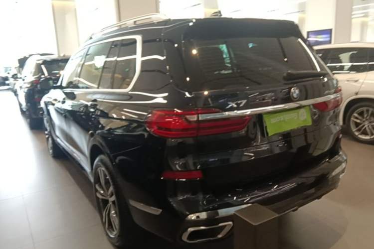 Used BMW X7 2022 xDrive40i Luxury M Sport Package Rear Left 45 Deg