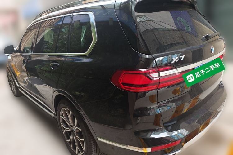 Used BMW X7 2022 xDrive40i Luxury Package with Leading Features Rear Left 45 Deg