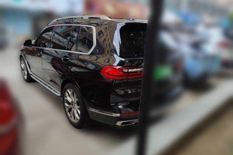 Used BMW X7 2022 xDrive40i Luxury Package with Leading Features Rear Left 45 Deg