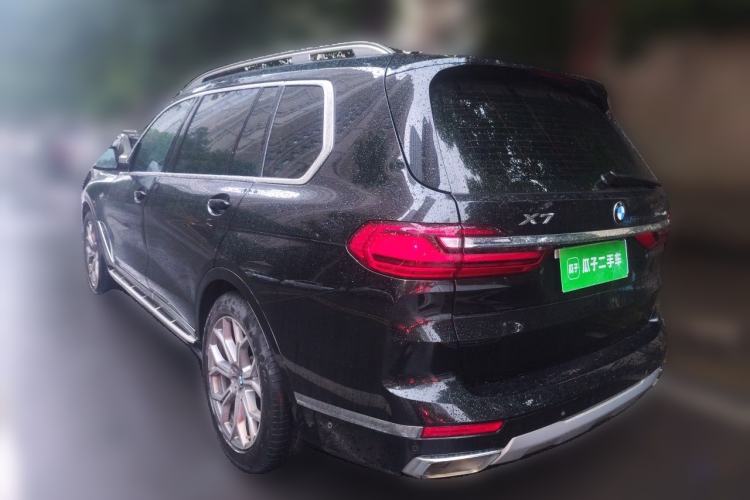 Used BMW X7 2022 xDrive40i Luxury Package with Leading Features Rear Left 45 Deg