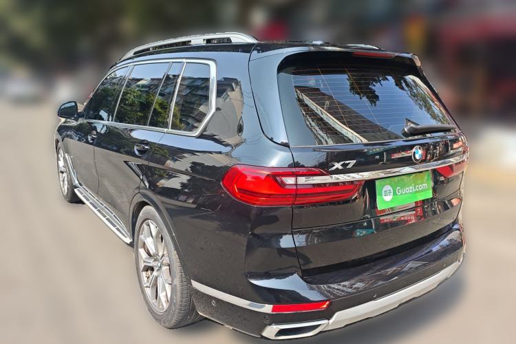 Used BMW X7 2022 xDrive40i Luxury Package with Leading Features Rear Left 45 Deg